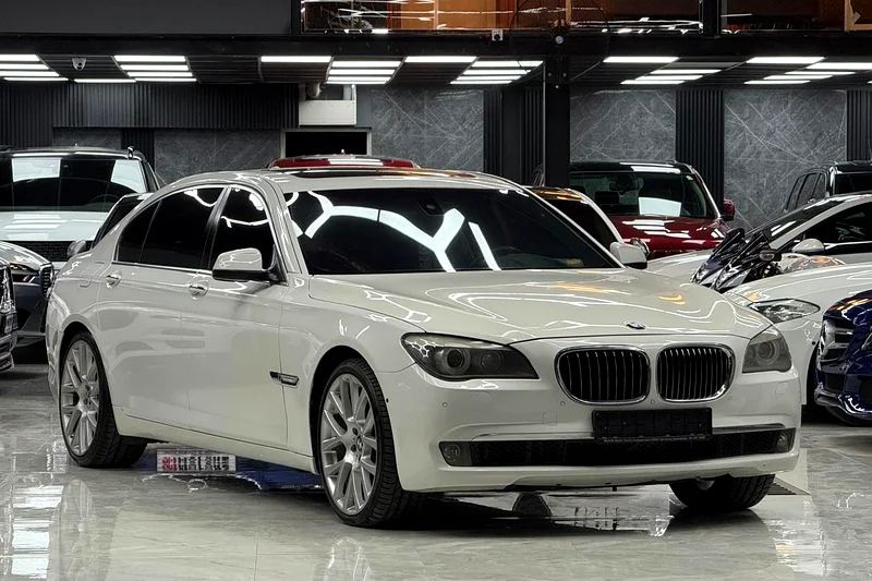 BMW 750Li Luxury | V8 Engine | Full Option | GCC Spec63410294666497111