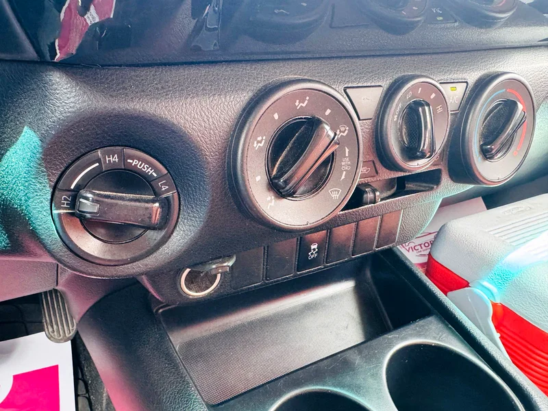 Toyota Hilux // Full Automatic // Automatic gear // 4WD Drive // Power window // Gcc space // Good63401312704769114