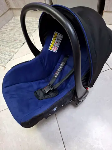 Baby Car Seat / Cot (Giggles) For Sale