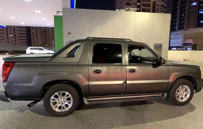 Cadillac Escalade Truck GCC 2006 V8 6.063407355610243113