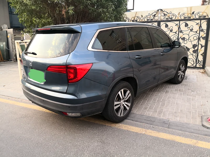 Honda pilot 2016 gcc Original paint, Single owner, with Honda agency serviced.63223316188417111