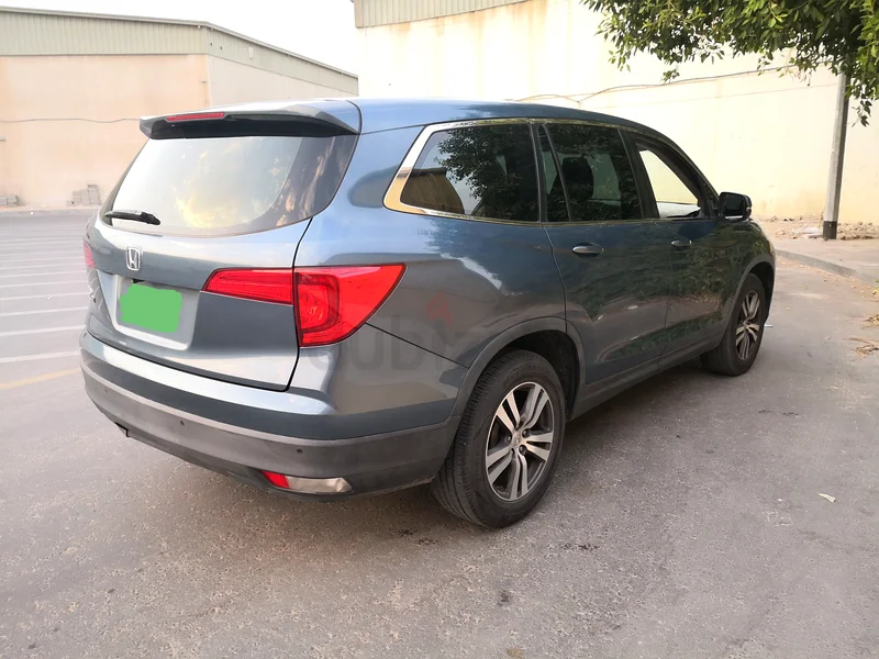 Honda pilot 2016 gcc Original paint, Single owner, with Honda agency serviced.63223316188417113