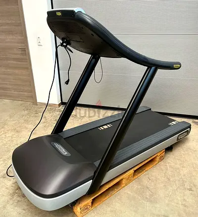 Technogym Run 700 JOG Excite Treadmill - Your Home Running Partner!