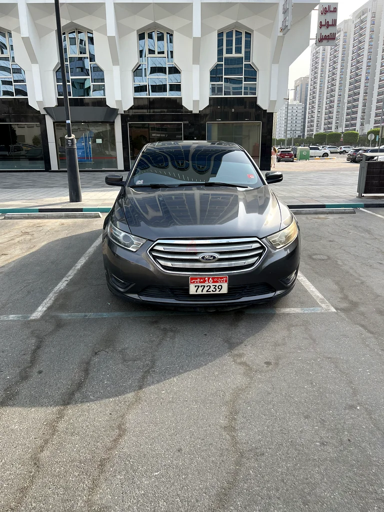 Well-Maintained 2015 Ford Taurus for Sale – Great Price!633998765542411116