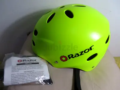 RAZOR V17 SKATE HELMET NEW