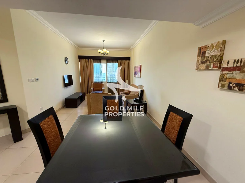 شقة واسعة من غرفتي نوم - مفروشة بالكامل - بدون رسوم مبرد - بالقرب من مول الإمارات63744806748929113