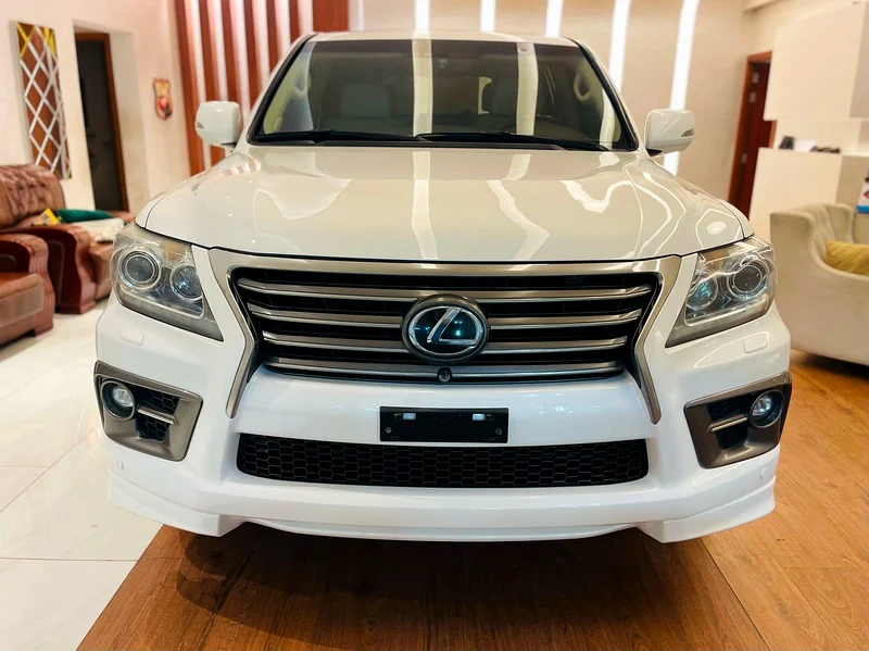Lexus LX570 model 2015, first owner, very clean car, no accidents, full options63398637843585112