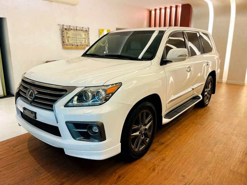 Lexus LX570 model 2015, first owner, very clean car, no accidents, full options63398637843585111