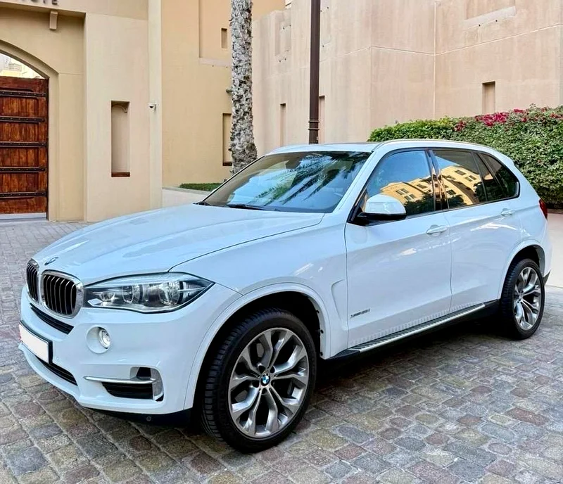 LOVELY BMW X5 V6 // HIGH OPTIONS // ACCIDENTS FREE // GCC // LOW MILEAGE // LIKE NEW63406212808578112