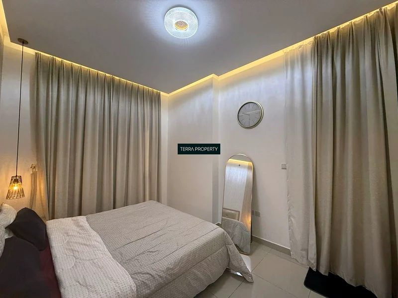 شقة فاخرة مُحسّنة بإطلالة بحرية رائعة ومفروشة بالكامل63861479743875112