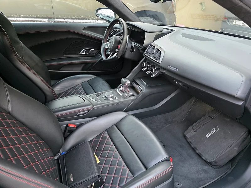أودي R8 V10 بلس، خليجي، قيادة منخفضة63398608681089111