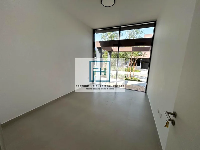 🌿 For Rent: 4-Bedroom Park-Facing Townhouse in Masaar Community63654745531139114
