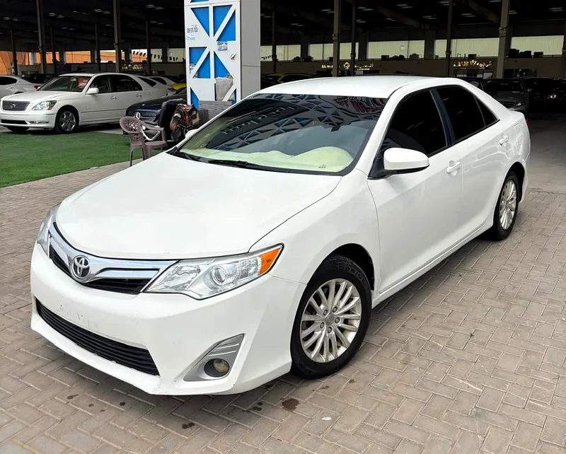 CAMRY  WITH CRUISE CONTROL AND SCREEN63399946869122111