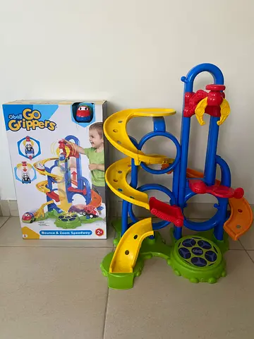 O Ball Go Grippers 9 x Vehicles and Bounce and Zoom Speedway