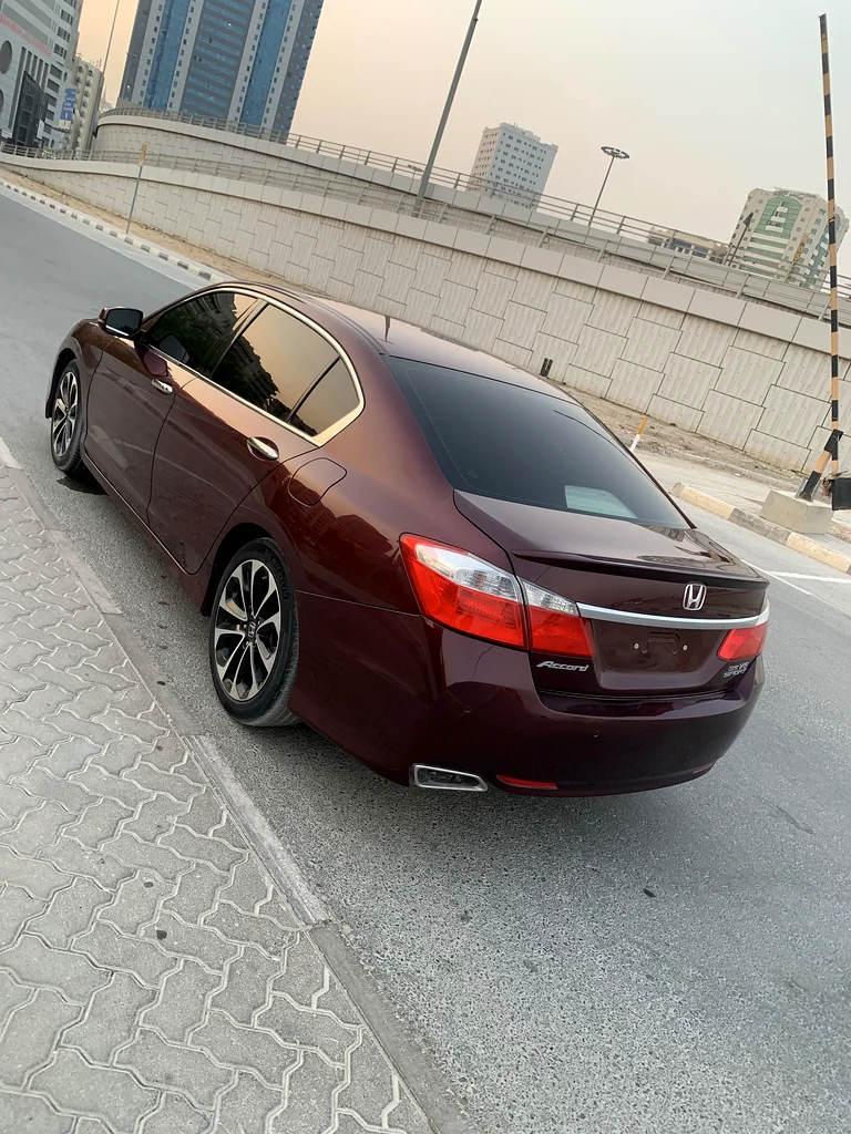 HONDA ACCORD 2016 MODEL GCC SPEC  
SPACE CLEAN CAR  
NEW TIRE  
NEW BATTERY  
FULL OPTIONS  
REAR CAMERA63398544436225112