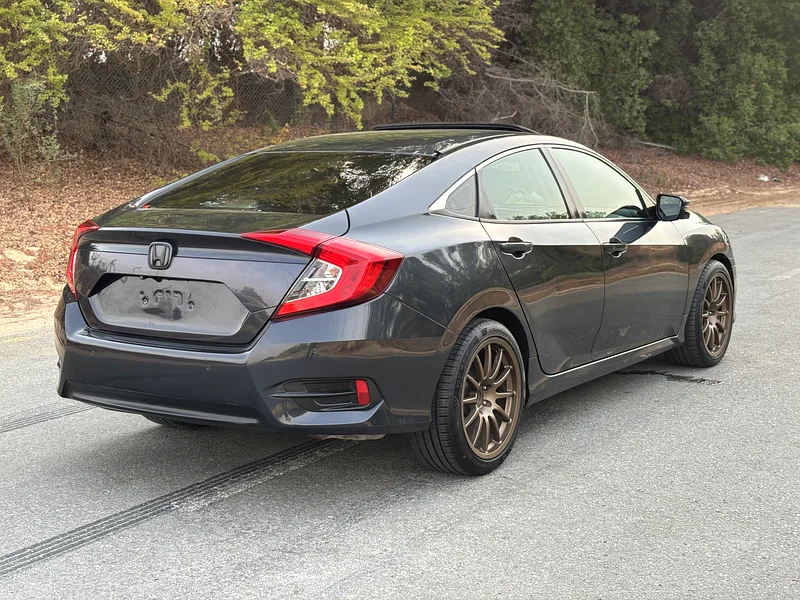 HONDA CIVIC—2017–GCC—ACCIDENT-FREE—FULL OPTIONS—EXCELLENT CONDITION63398547617411114