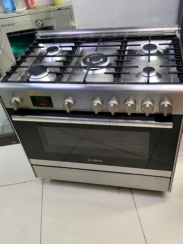 Premium Bosch Gas Range - Perfect for Home Cooking!