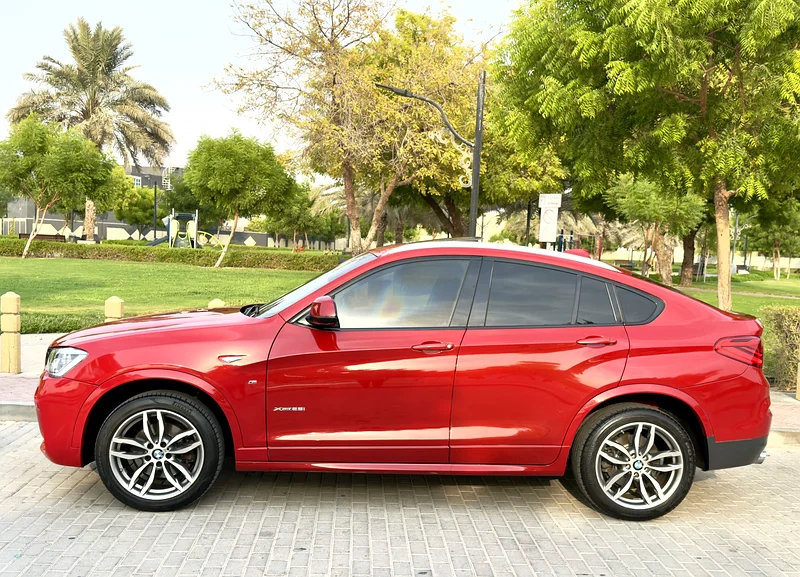 Bmw x4. Xdrive 28i.M package .kit M power
2016 model . GCC specs. Full option. Sunroof 
2500 cc .63405996111105111