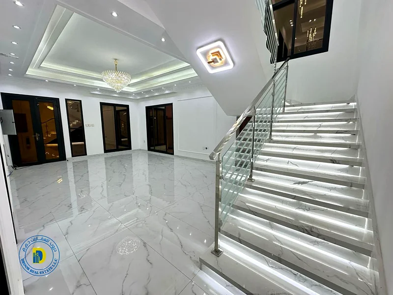 للبيع، فيلا كلاسيكية من 4 غرف في الهيليو 2. السعر يشمل رسوم التسجيل ورسوم الملكية.63909885825921113