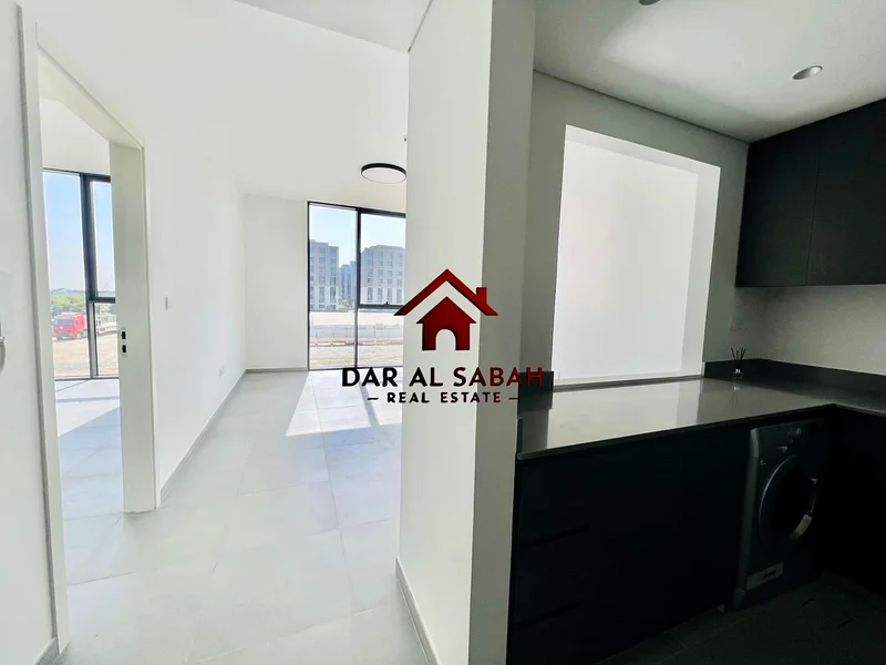 شقة واسعة | دفع 4 شيكات | مبلغ التأمين شيك فقط | وصول سهل إلى دبي!63705777055361112