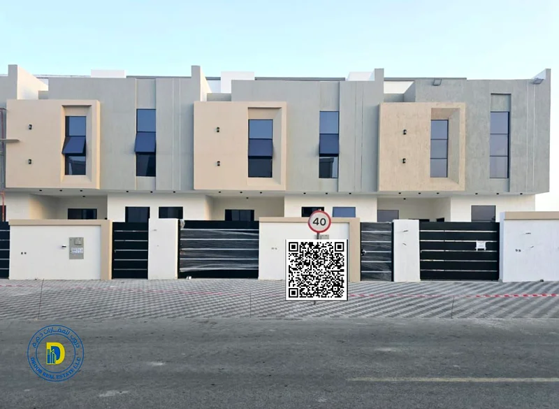 Townhouse with large land area and yard, 4 rooms and a roof. The price includes registration and ownership fees.63892581469185110