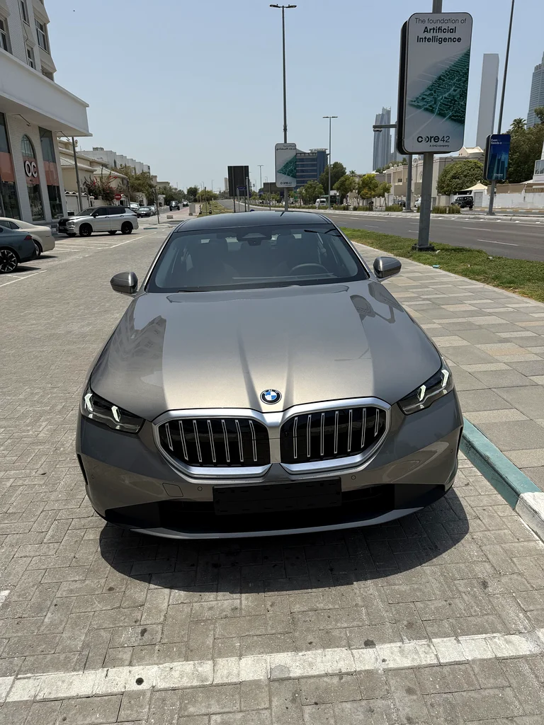 BMW 520i Sedan. 5 Years Warranty/ 5 Years Free Service. Free Insurance/ Window tint63405679413377112