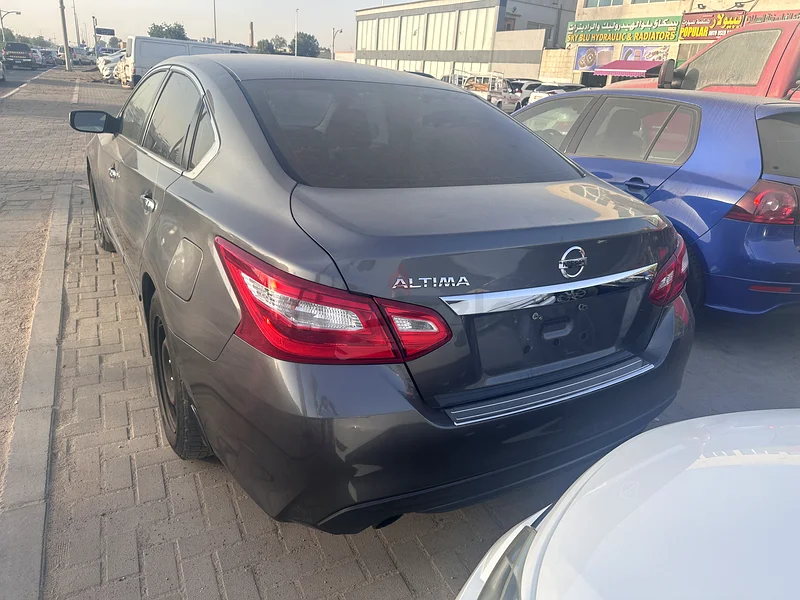 Nissan Altima 201763488014641794112