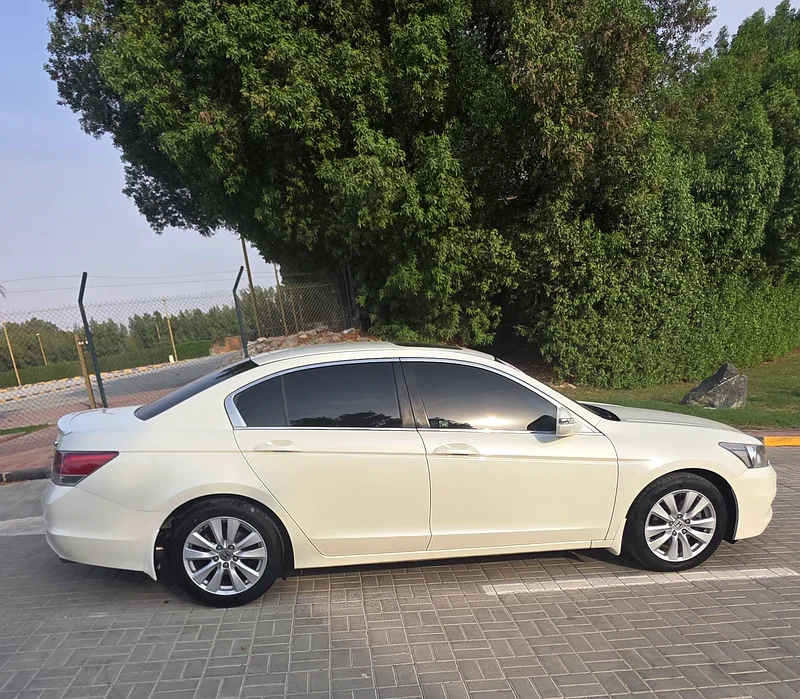 Honda Accord 2011 Gulf model, fully optioned63398543238274113