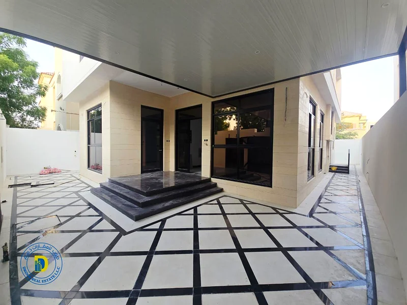 For sale, a 6-room villa on a street and alley in the Al-Muwaihat area. The price includes sewage and central air conditioning fees.63870132470146113
