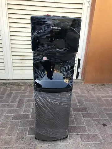 Bottom load water dispenser