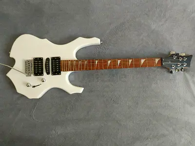 Electric Guitar – Mahogany Body, H-S-H Pickup Configuration, Tremolo – Pro Performance  Killer Tone