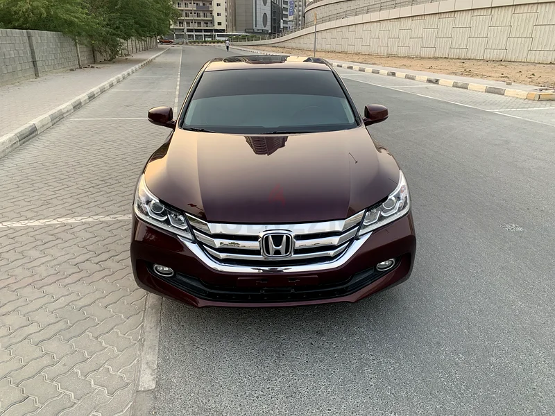 HONDA ACCORD 2016 MODEL GCC SPEC  
SPACE CLEAN CAR  
NEW TIRE  
NEW BATTERY  
FULL OPTIONS  
REAR CAMERA63398544436225114