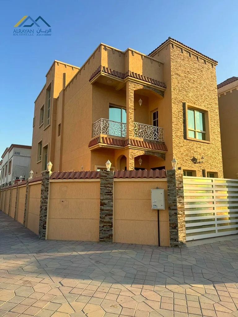 بسعر يشمل الكهرباء والمياه وتكييف الهواء * 6 غرف * تصميم عصري مميز وتشطيبات فاخرة63869923853569112