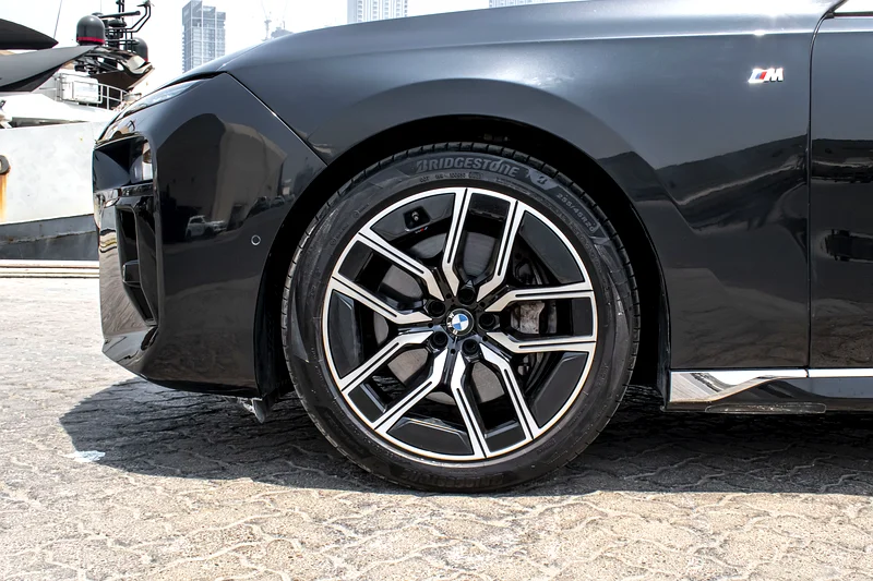 (6400 AED with 0% down payment for 5 years) BMW 740i M Sport xDrive with AGMC warranty63411930926977114