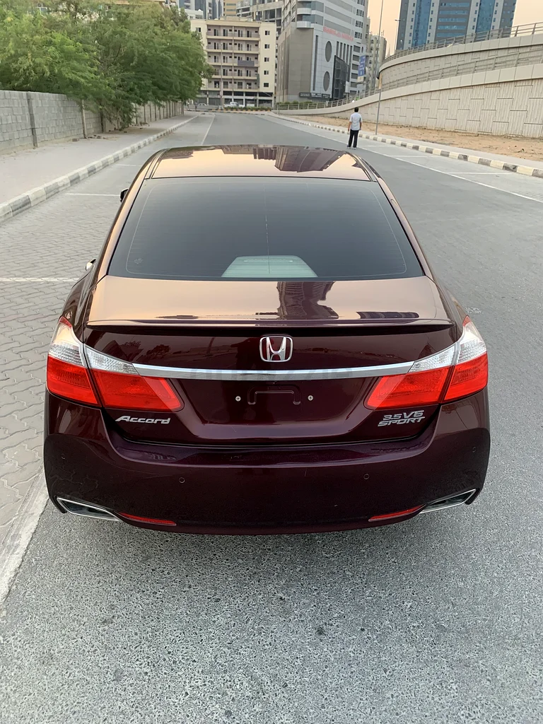 HONDA ACCORD 2016 MODEL GCC SPEC  
SPACE CLEAN CAR  
NEW TIRE  
NEW BATTERY  
FULL OPTIONS  
REAR CAMERA63398544436225111