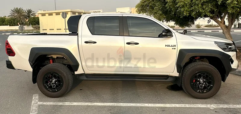 Toyota • Hilux • GR Sport • V6 4.0L • GCC 202463401314080258114