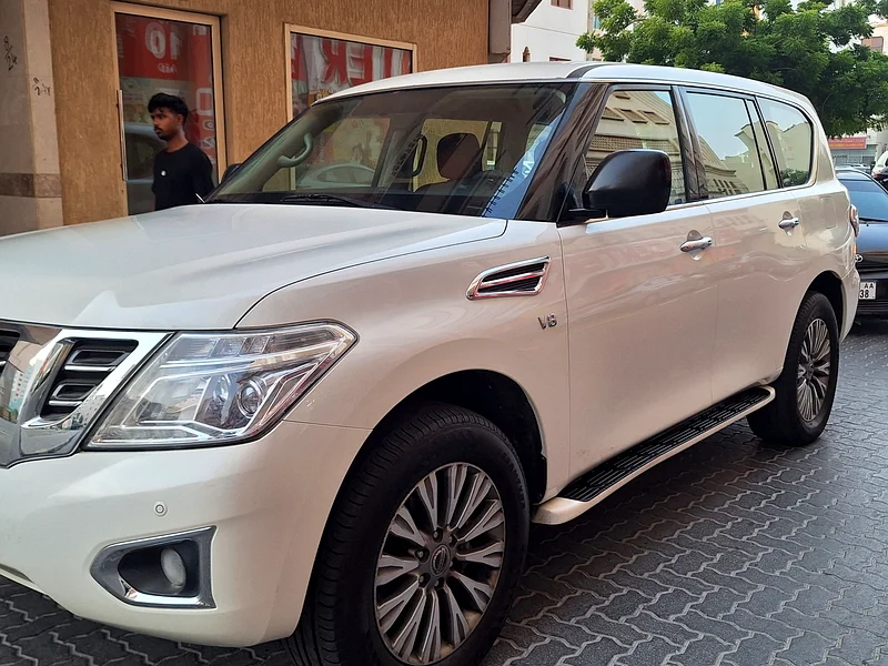 نissan باترول 2019، محرك v8، ناقل حركة أوتوماتيكي، حالة جيدة جداً، مناسبة لدول مجلس التعاون الخليجي، سيارة نظيفة جداً، لم تتعرض لحوادث، سيارة جديدة63399914701826112