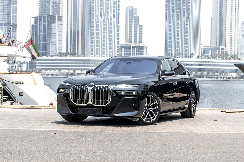 (6400 AED with 0% down payment for 5 years) BMW 740i M Sport xDrive with AGMC warranty63411930926977112