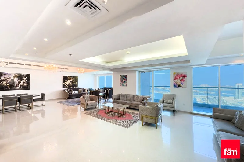 Sea view | Upgraded | Huge Open Living64036951792642113