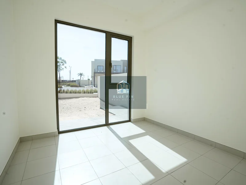 Modern Unit | Ready to Move | Road View63805884455809111