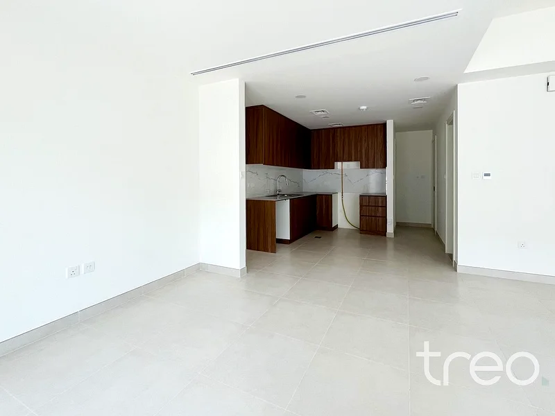 Viewable | Single row | Near pool and park63951939816067111