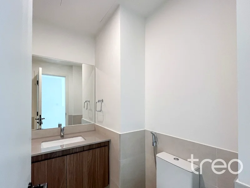 Viewable | Single row | Near pool and park63951939816067114