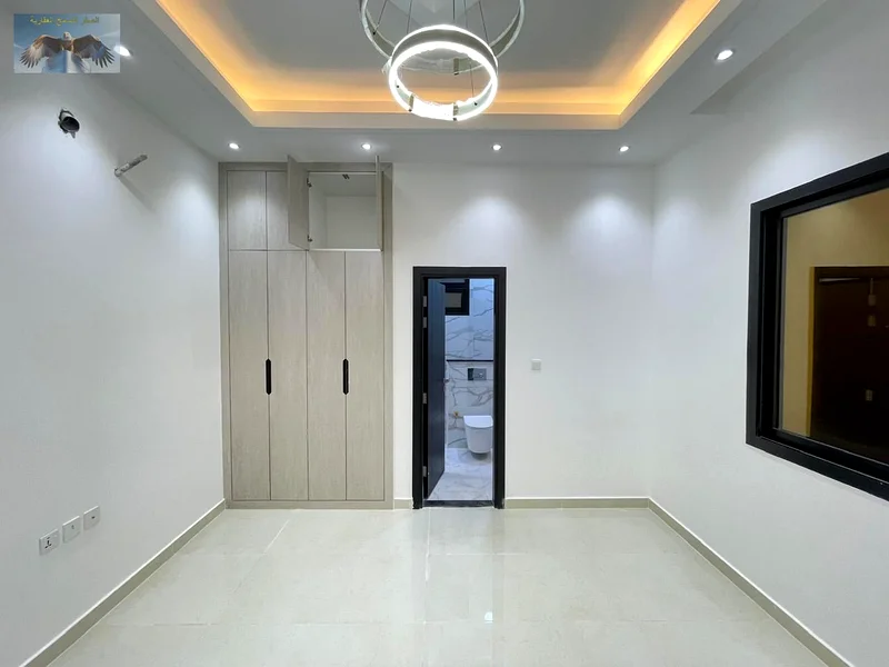 🔹 Villa for annual rent in Al Mowaihat 2  
4 bedrooms (all master)  
2 bathrooms  
kitchen  
majlis + living room  
maid’s room  
private water tank  
first63405210883970111