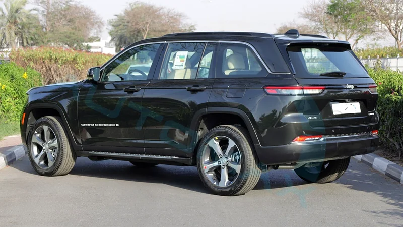2025 JEEP GRAND CHEROKEE LIMITED PLUS GCC 0Km with 3-year or 60,000 km warranty at official dealer63398605701249114