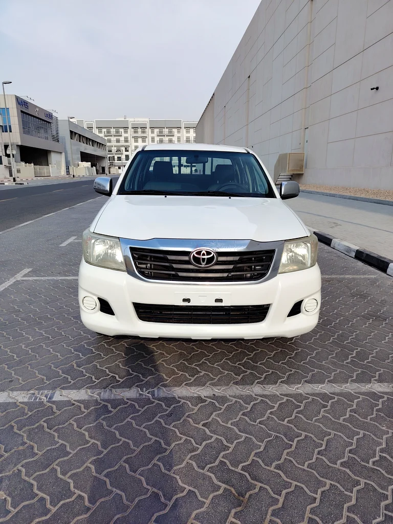 Toyota Hilux 2013, double cab, MT, V4, 2.7CC, 4×2, GCC.63401312892290112