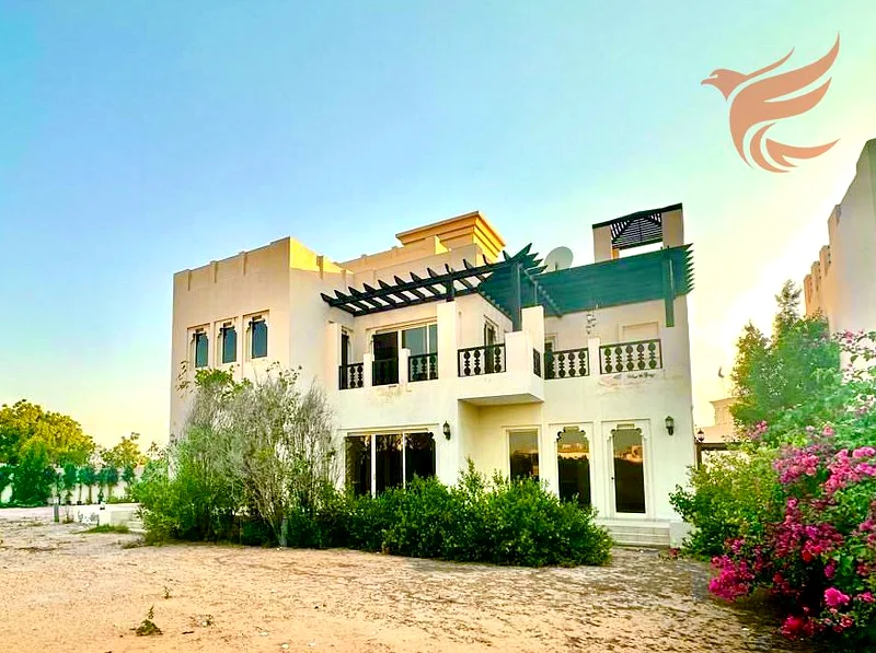 فيلا من 5 غرف نوم وغرفة خادمة للبيع في قرية الحمرا63858776140419110