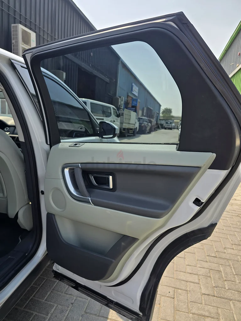 Land Rover Discovery Sport63406541391746112