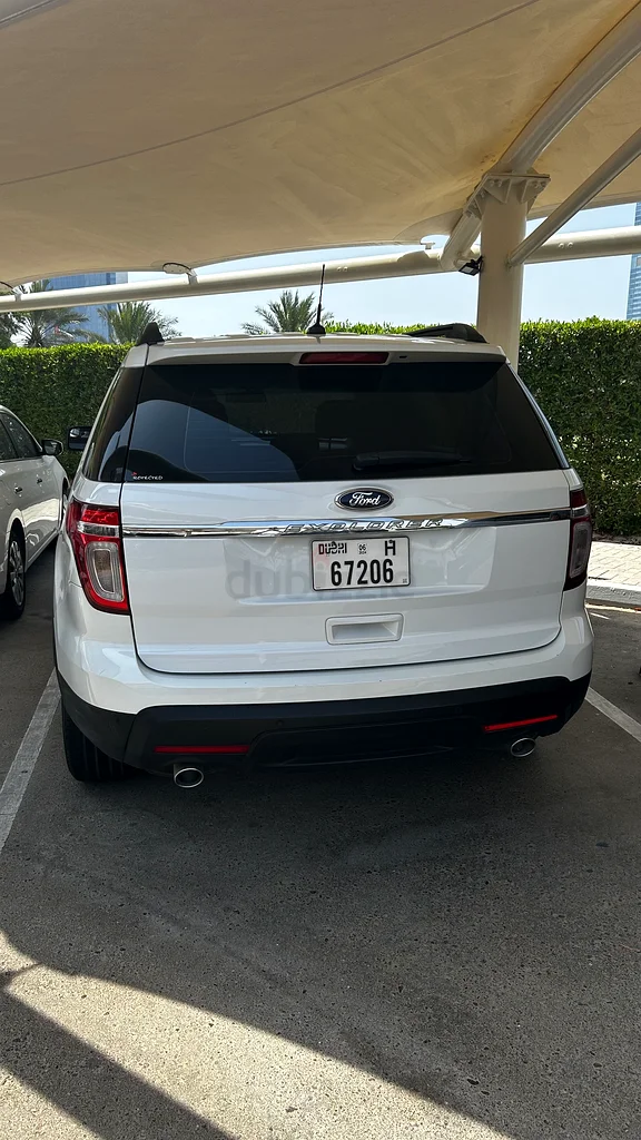 Well maintained Ford Explorer with low mileage63399889453954113