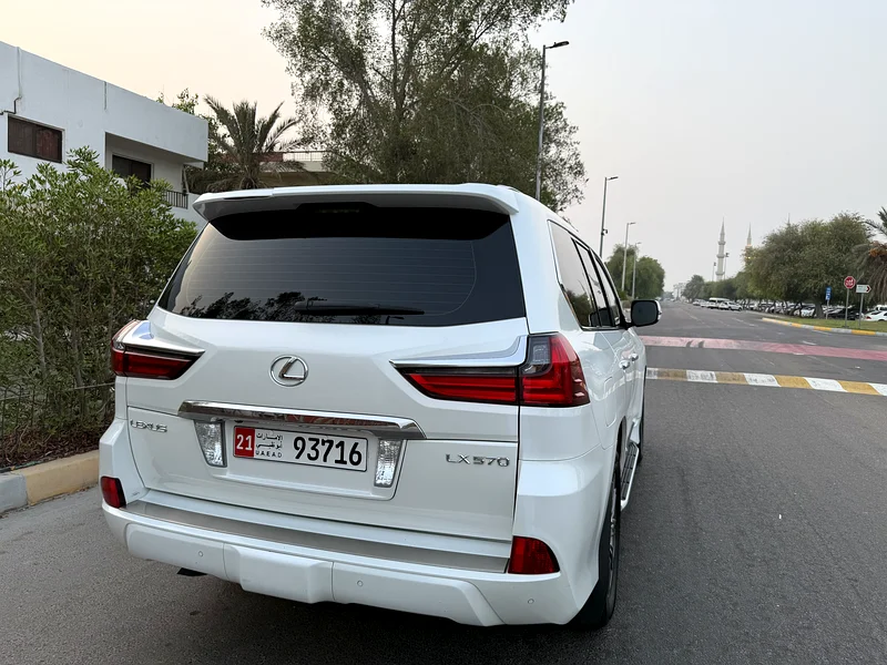 لكزز LX570 بلاتينيوم خليجي موديل 2016 ، صبغة وكالة و بحالة الوكالة كامل.63406918652931114