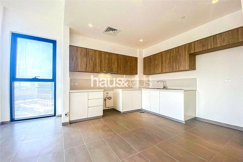 Direct Park Access | Mid Floor | Modern and Bright64043459966593112